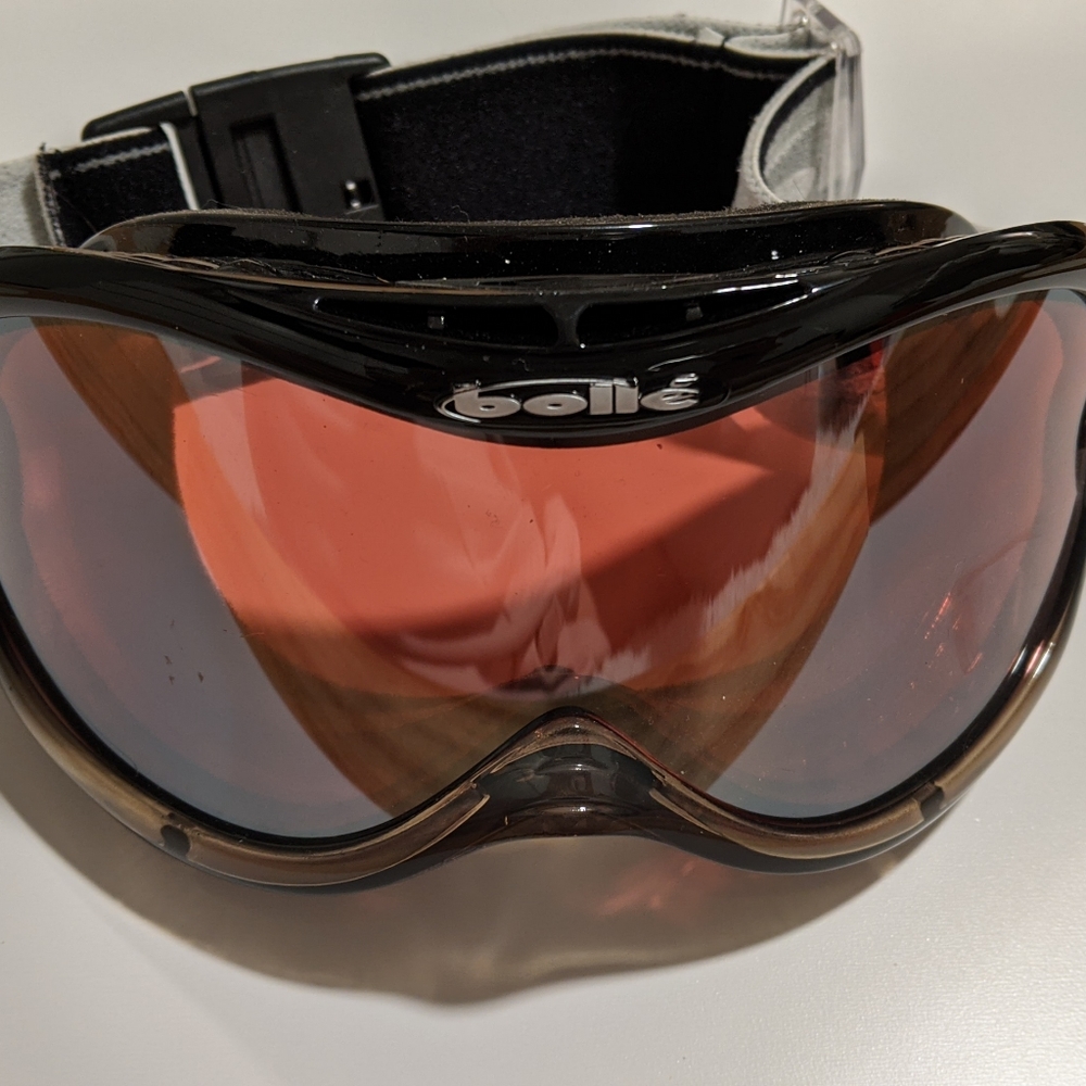 Snow goggles